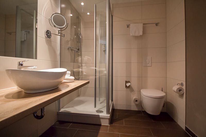 Santé Royale Hotel- & Gesundheitsresort Warmbad in Wolkenstein - Badezimmer  – ©Tehoo