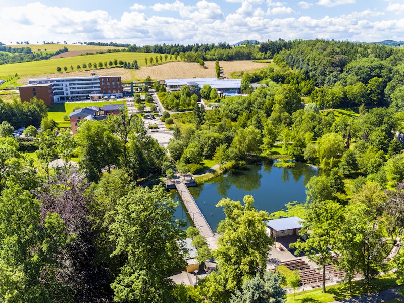 Santé Royale Hotel- & Gesundheitsresort Warmbad in Wolkenstein - Kurparksee  – ©Verwendung nur mit ausdrücklicher Genehmigung durch BUR Werbeagentur GmbH