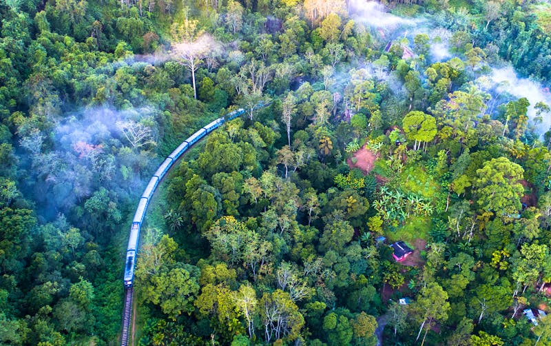 Zugfahrt im Hochland von Sri Lanka zwischen Kandy und Ella - ©mariusltu - stock.adobe.com
