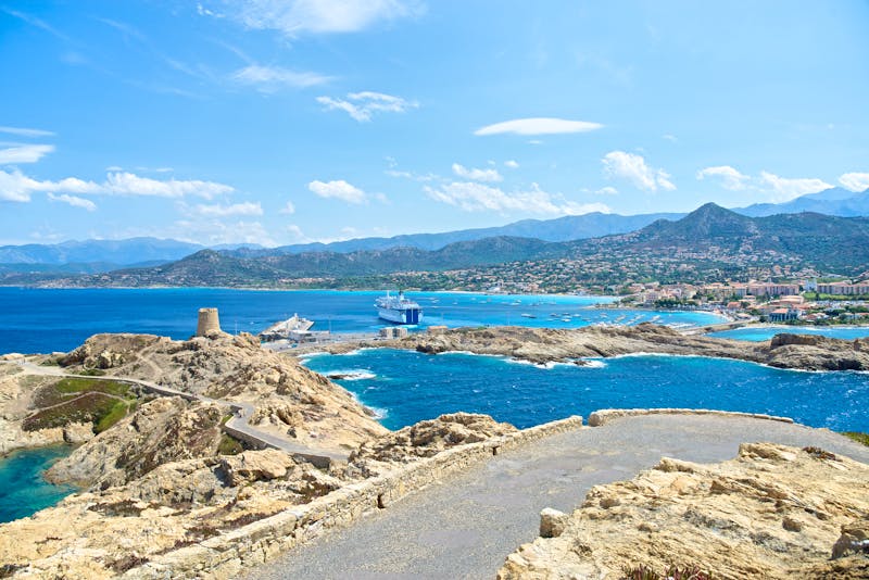 Hafenstadt L'Ile Rousse auf Korsika - ©Matteo Gabrieli - stock.adobe.com