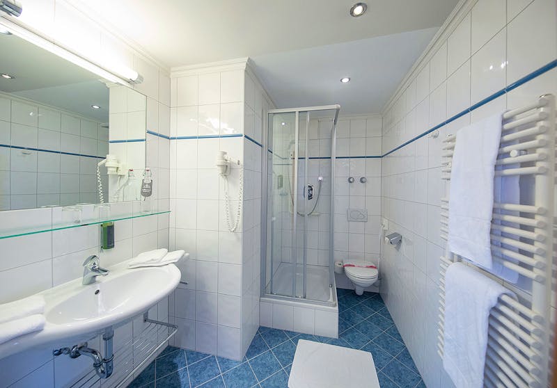 Hotel Der Schütthof in Zell am See - Standard-Badezimmer – ©Hotel Der Schütthof in Zell am See