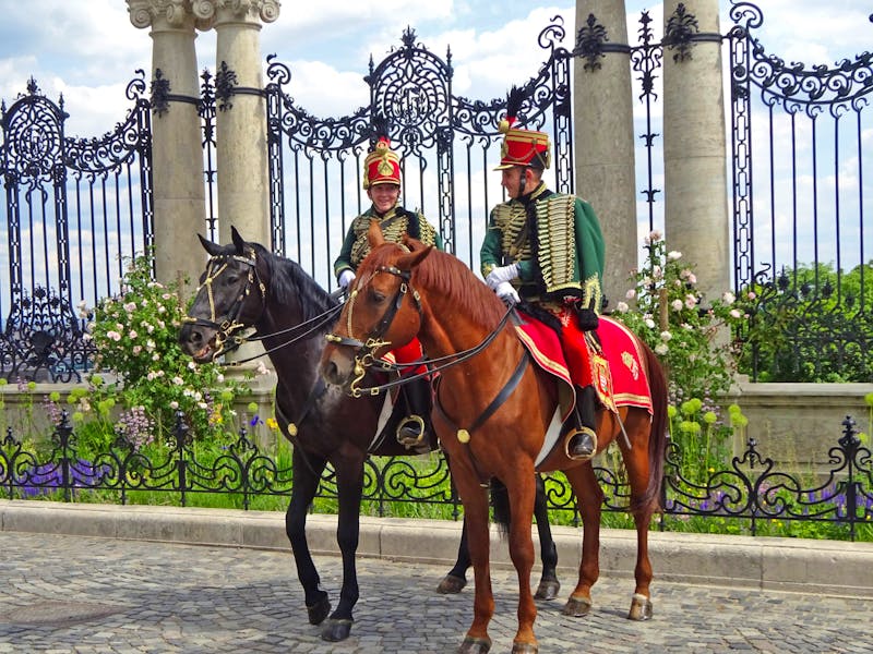 Berittene Wache auf dem Burgberg von Budapest - ©Inge Bily - Eberhardt TRAVEL