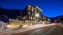 Hotel Der Waldhof in Zell am See -Außen im Winter  – © @nikolaus faistauer photography