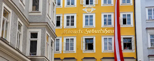 Salzburg - Geburtshaus von Wolfgang Amadeus Mozart &ndash; &copy; photo 5000 - stock.adobe.com