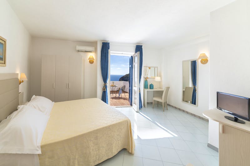 Hotel Grazia alla Scannella in Forio - Standard-Doppelzimmer mit Meerblick – ©Hotel Grazia alla Scannella in Forio 