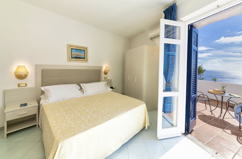 Hotel Grazia alla Scannella in Forio - Standard-Doppelzimmer mit Meerblick – ©Hotel Grazia alla Scannella in Forio 