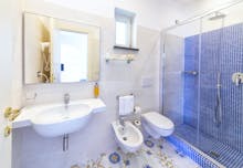 Hotel Grazia alla Scannella in Forio - Suite-Badezimmer – © Hotel Grazia alla Scannella in Forio 