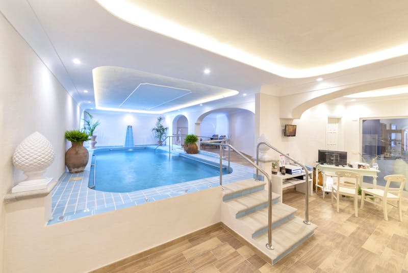 Hotel Grazia alla Scannella in Forio - Indoor pool – ©Hotel Grazia alla Scannella in Forio 