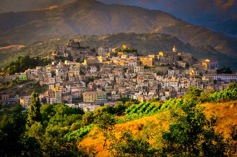 Aussicht auf den Sonnenuntergang in Castiglione di Sicilia - Sizilien Italien - ©Martin M303 - stock.adobe.com