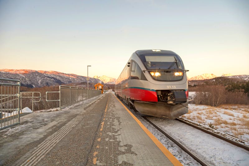 Nordlandsbanen Zugfahrt im Winter - ©Anders Haukland - stock.adobe.com
