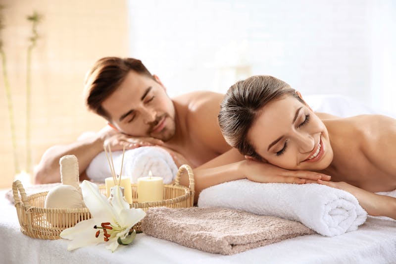 Junges Paar im Wellness-Center - ©africa-studio.com (Olga Yastremska and Leonid Yastremskiy)