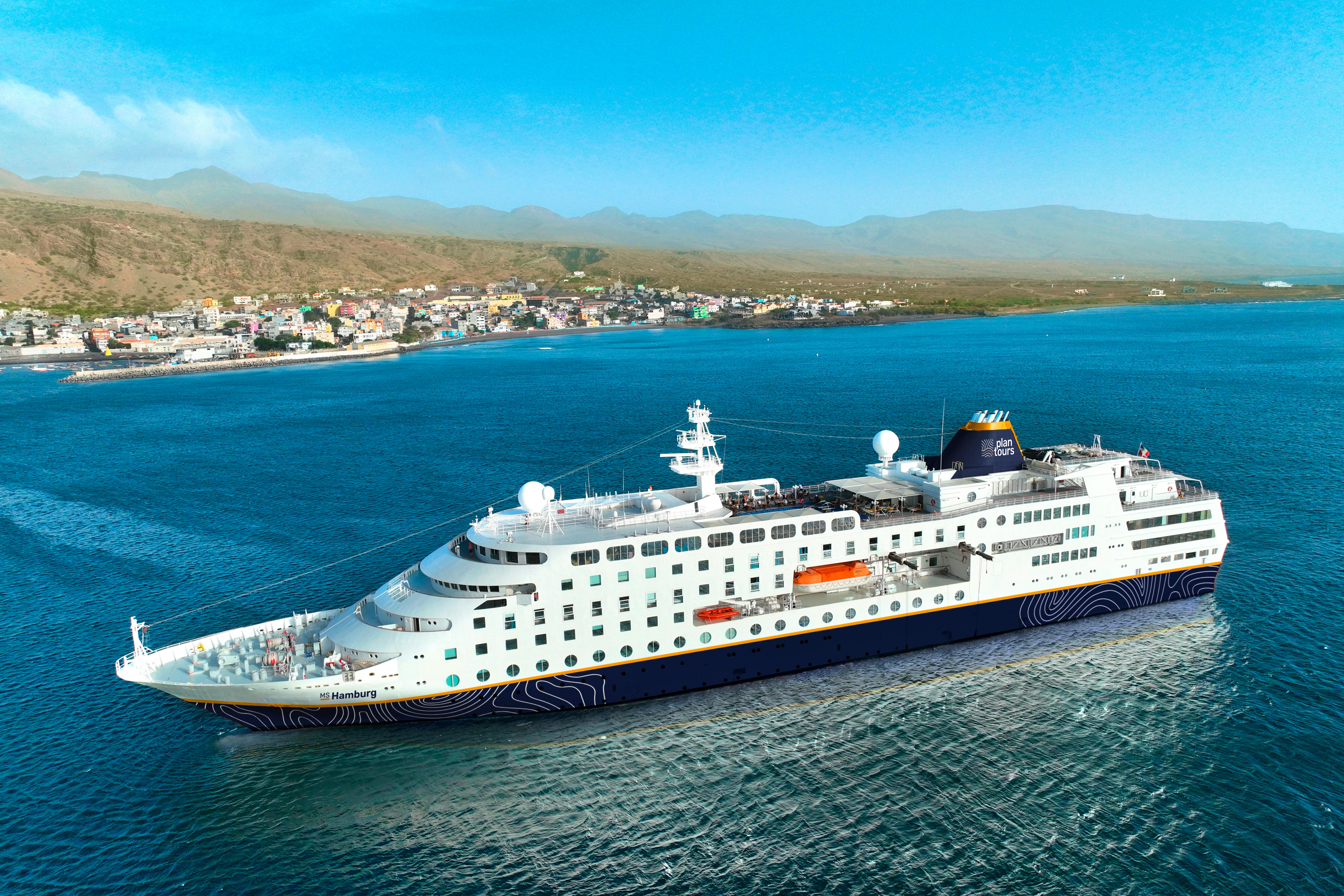 MS Hamburg Tarrafal de Sao Nicolau bei den Kapverdische Inseln&nbsp;&ndash;&nbsp;&copy;&nbsp;PLANTOURS Kreuzfahrten