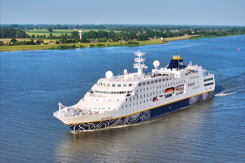 MS Hamburg auf der Elbe - ©PLANTOURS Kreuzfahrten