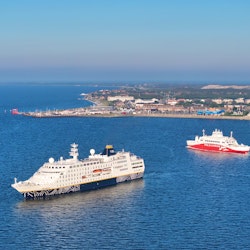 MS Hamburg bei Sylt in der Nordsee – © PLANTOURS Kreuzfahrten