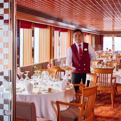 MS Hamburg - Alsterblick-Restaurant – © PLANTOURS Kreuzfahrten