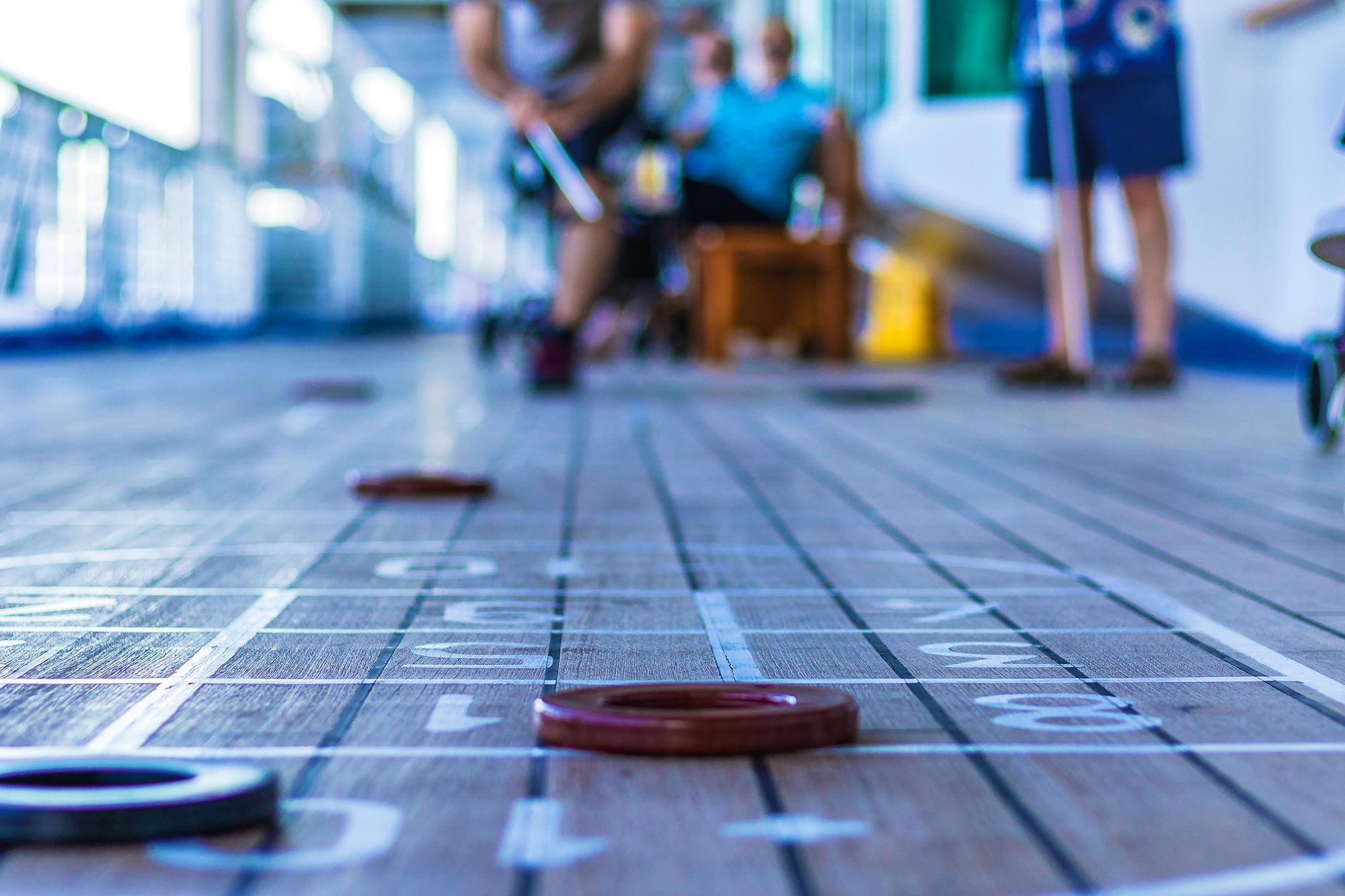 MS Hamburg - Shuffleboard&nbsp;&ndash;&nbsp;&copy;&nbsp;PLANTOURS Kreuzfahrten