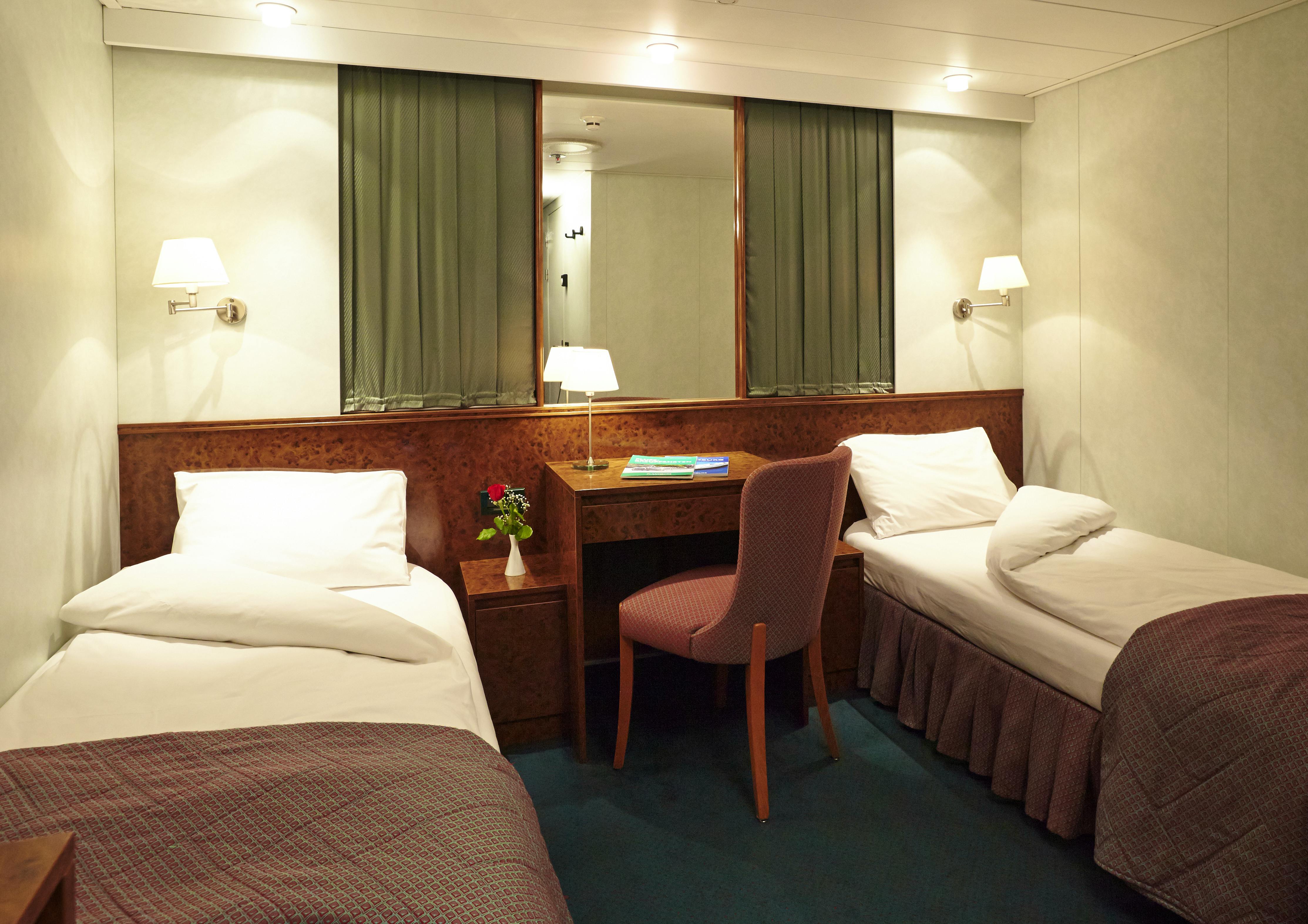 MS Hamburg - Doppel- oder Einzelkabine Beispiel&nbsp;&ndash;&nbsp;&copy;&nbsp;PLANTOURS Kreuzfahrten