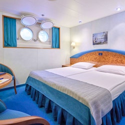 MS Hamburg - Kabinenbeispiel außen – © PLANTOURS Kreuzfahrten