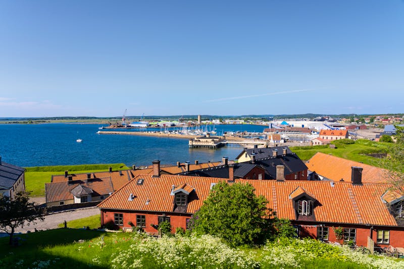 Blick auf Varber mit Hafen und altem Badehaus - Schweden - ©PhotosbyPatrick - stock.adobe.com