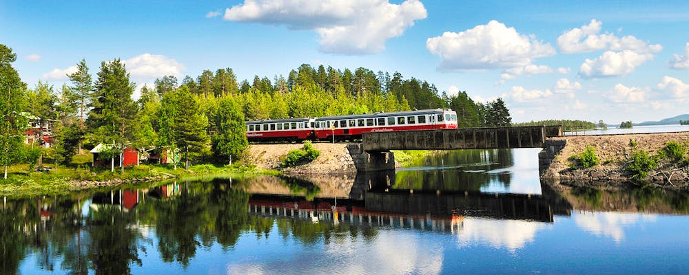 Inlandsbahn über einer Brücke in Schweden – © Kai-Uwe Och - Inlandbanan / Flickr