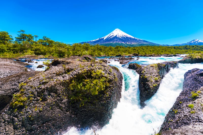 Wasserfälle und Vulkan Osorno in Puerto Varas - Chile  - ©ggfoto - stock.adobe.com