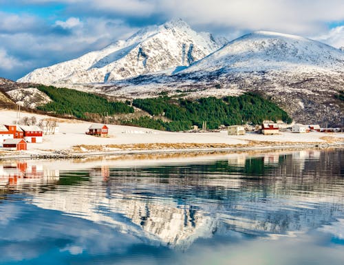 Lofoten-Landschaft bei Leknes – © DenisaV - stock.adobe.com