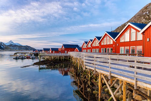 Rorbu-Hütten in Leknes auf den Lofoten &ndash; &copy; Reinhard - stock.adobe.com