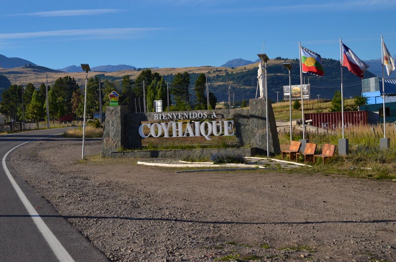 Ein Willkommensschild in Coyhaique - Chile - ©Docureality - stock.adobe.com