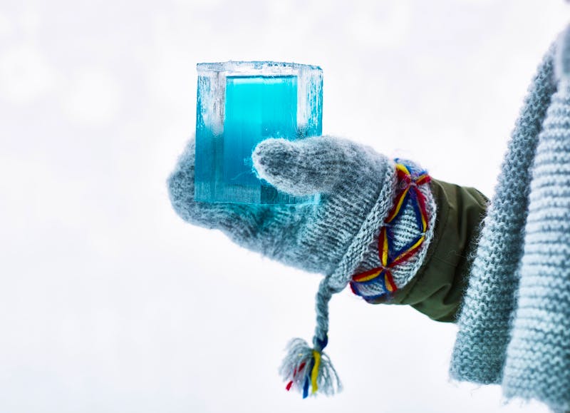 Drink im Eishotel bei Kiruna - ©Hans-Olof Utsi - imagebank.sweden.se