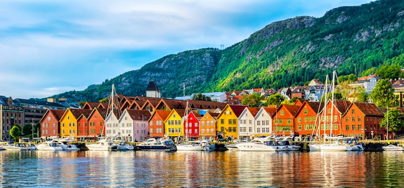 Bergen - Blick auf die Altstadt Bryggen - ©olenatur - stock.adobe.com