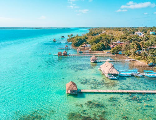 Lagune von Bacalar an der Riviera Maya in Mexiko – © JoseLuis - stock.adobe.com