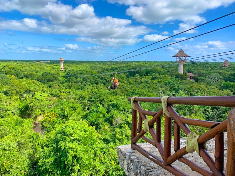 Adventure Park in Mexiko - Zipline - ©shorex.koss - stock.adobe.com