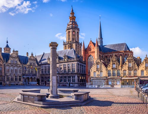 Marktplatz in Veurne - Flandern – © Gus Martinié - stock.adobe.com