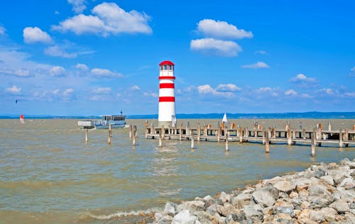 Leuchtturm von Podersdorf am Neusiedler See &ndash; &copy; travelpeter - stock.adobe.com