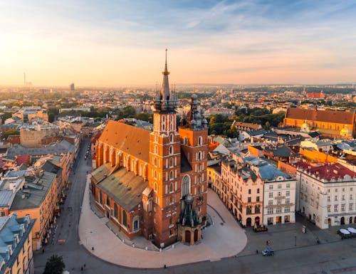 Marienkirche und Rynek in Krakau – © dendidenko - stock.adobe.com
