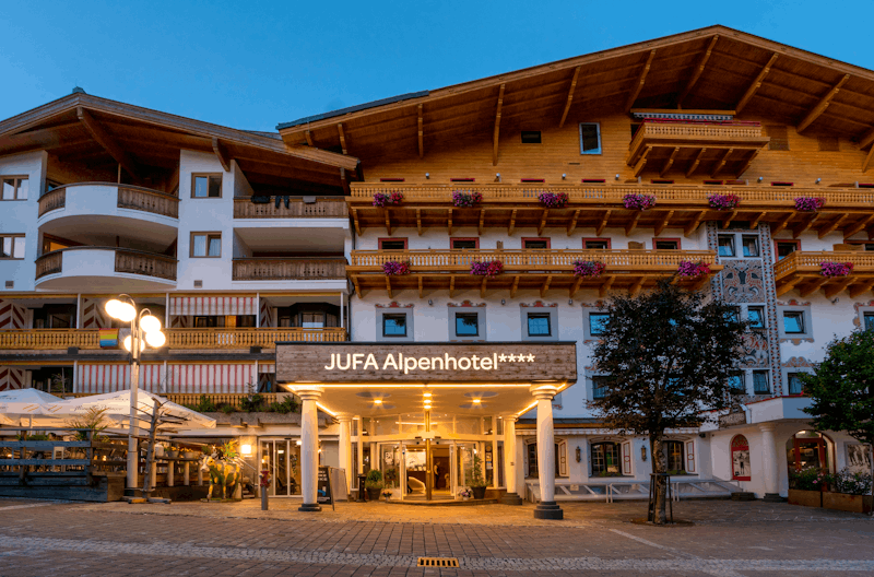 JUFA Alpenhotel in Saalbach - EIngang – ©JUFA Alpenhotel in Saalbach 