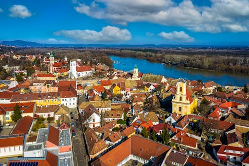 Szentendre an der Donau in Ungarn &ndash; &copy; zgphotography - stock.adobe.com