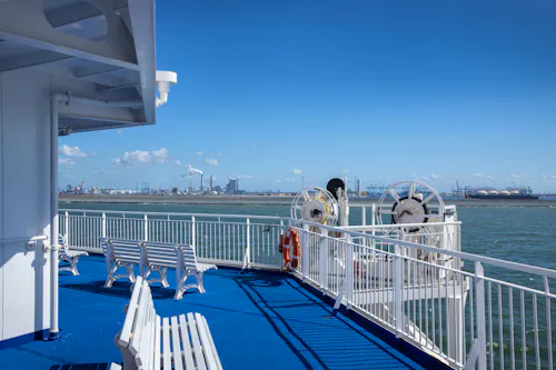 Fähre im Hafen von Rotterdam  &ndash; &copy; A - stock.adobe.com