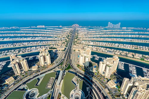 Skyline in Dubai - Blick auf The Palm  &ndash; &copy; diy13 - stock.adobe.com