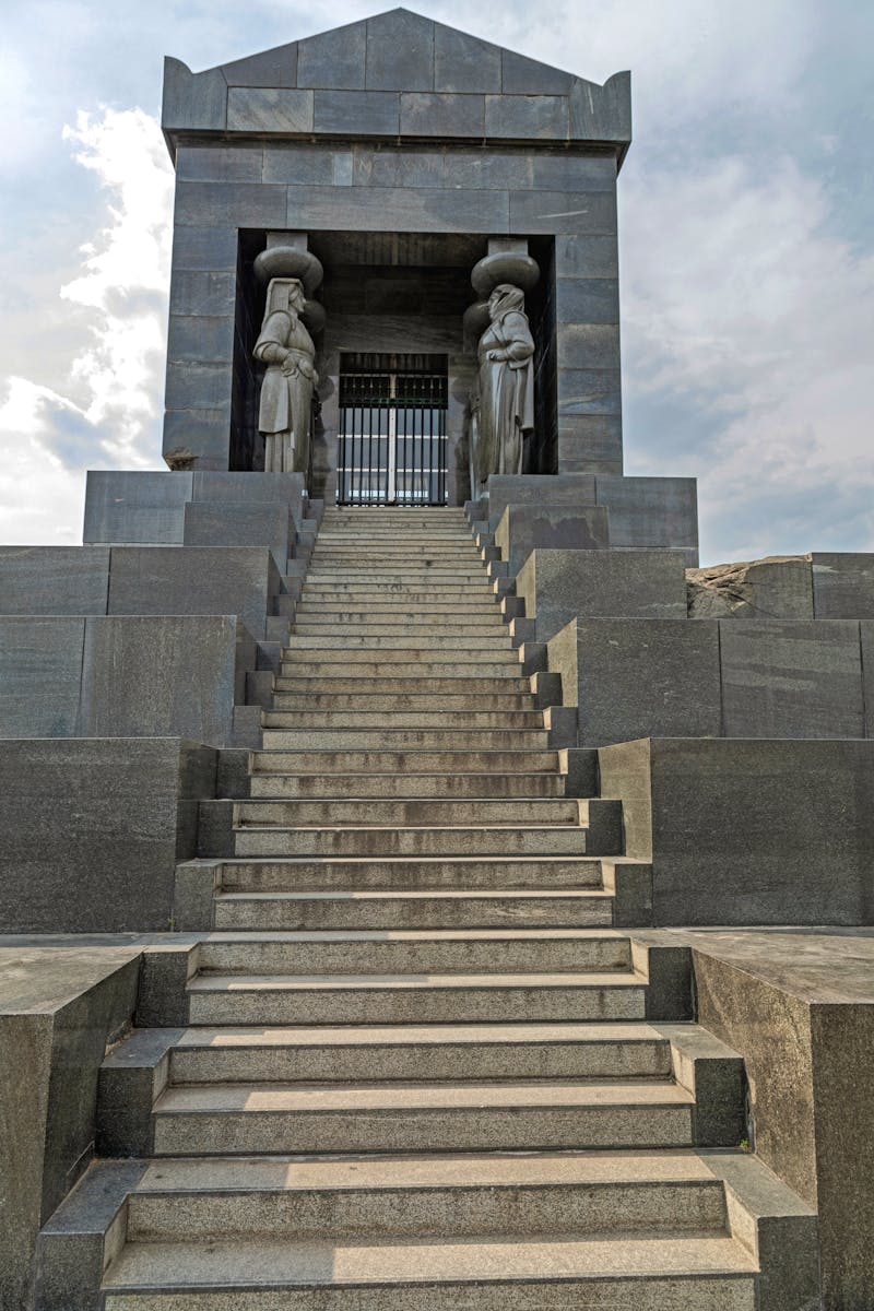 Denkmal des Unbekannten Soldaten auf der Avala in Belgrad - Serbien  - ©markobe - stock.adobe.com