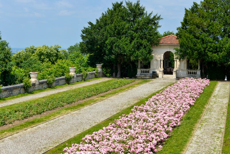 Königliches Schloss im Garten in Belgrad - Serbien  - ©JAG IMAGES - stock.adobe.com
