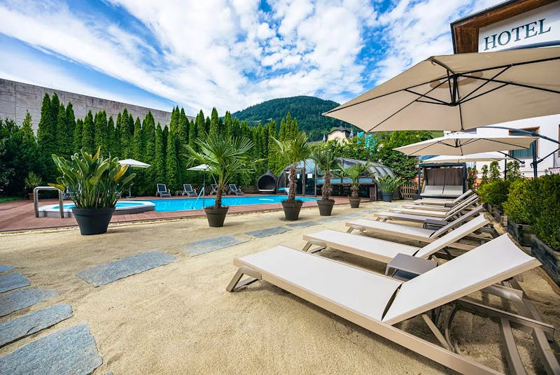 Außenpool-Bereich im Sommer &ndash; &copy;PRI Tours GmbH