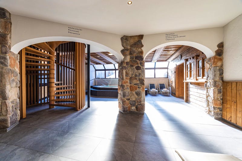 Spa-Bereich mit Whirlpool im Hotel Neue Post &ndash; &copy;PRI Tours GmbH