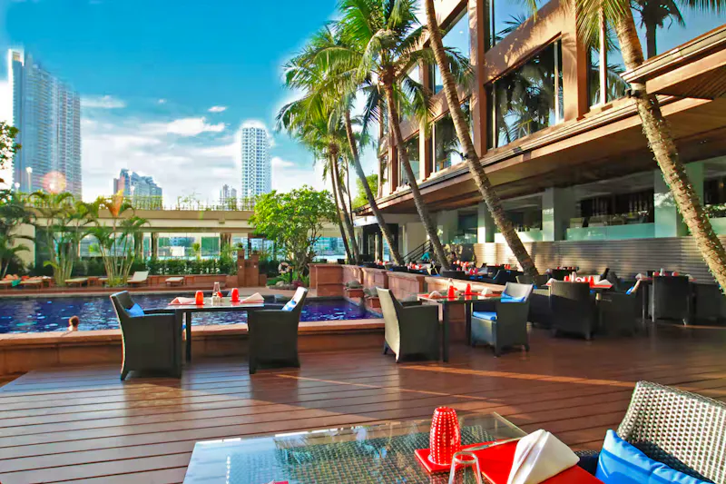 Ramada Plaza by Wyndham Bangkok Menam Riverside - Pool - &copy;Ramada Plaza by Wyndham Bangkok Menam Riverside
