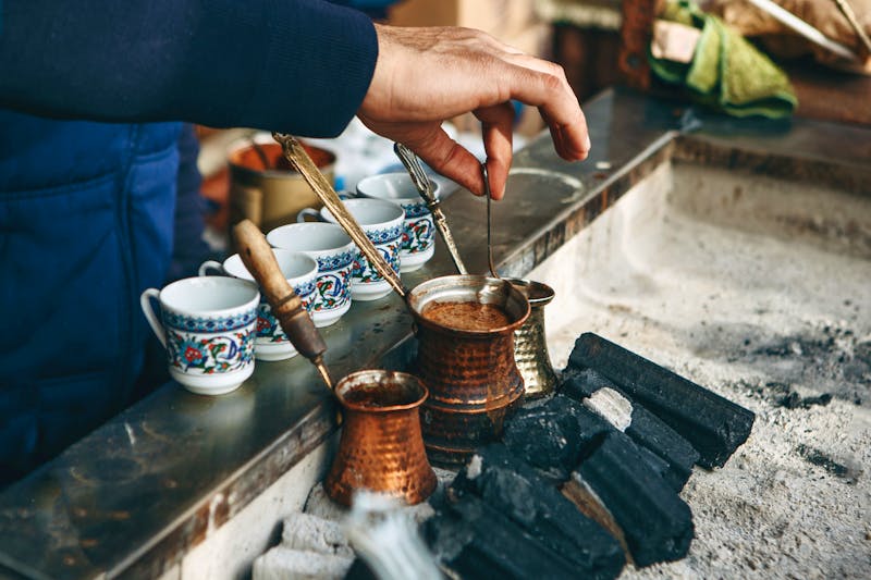 Türkischen Kaffee kochen - ©franz12 - stock.adobe.com