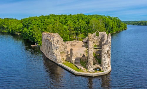 Luftansicht Schlossruine bei Koknese &ndash; &copy; Sandis - Adobe Stock