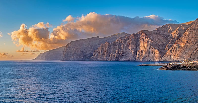 Panorama der Los Gigantes beim Sonnenuntergang - ©KK imaging - stock.adobe.com