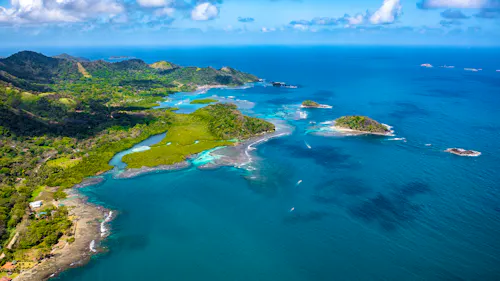 Küste am Panama-Kanal bei Colon &ndash; &copy; Sebastian - stock.adobe.com