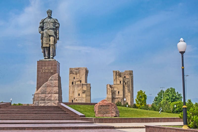 Panoramavon dem Zentrum von Shakhrisabz (Statue von Timur) - ©Poliorketes - stock.adobe.com