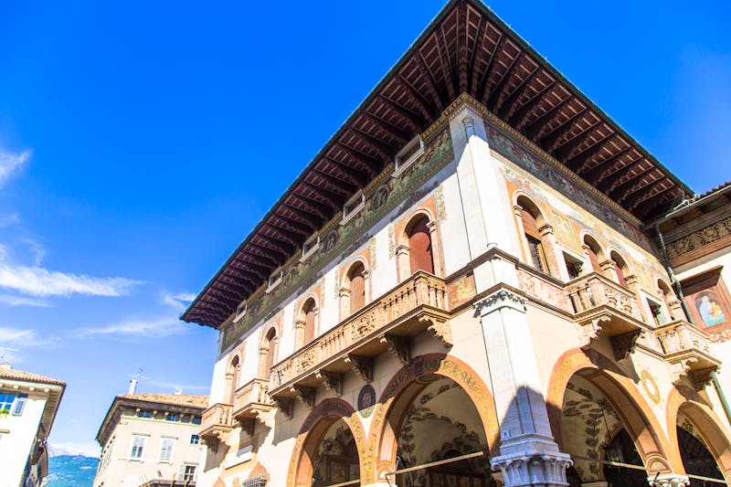 Rovereto im Trentino - Piazza Rosmini in der Alststadt - ©casagrandelor - stock.adobe.com
